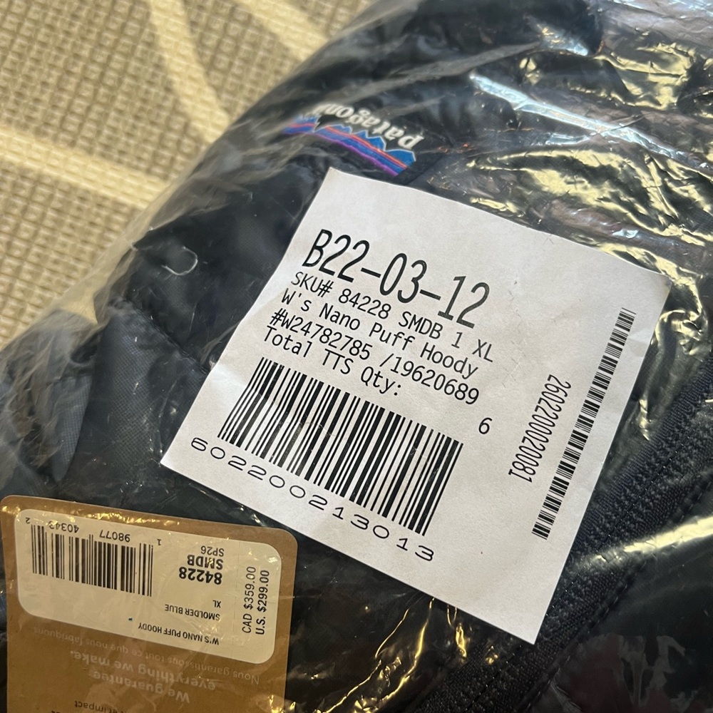 $299 NWT NEW PATAGONIA WOMENS Black Nano Puff Hoody